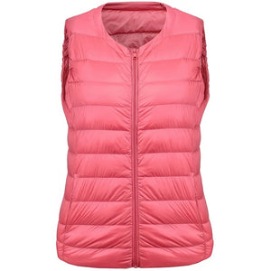 Doudoune sans manche cintrée rose corail, matelassage horizontal fin et encolure ronde