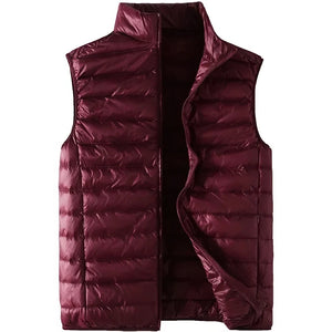 Doudoune sans Manche Légère Homme, coloris bordeaux, vue de profil sur fond blanc