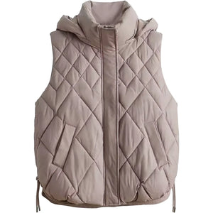 Gilet doudoune sans manche avec capuche beige taupe, matelassage en losanges, zip sous patte