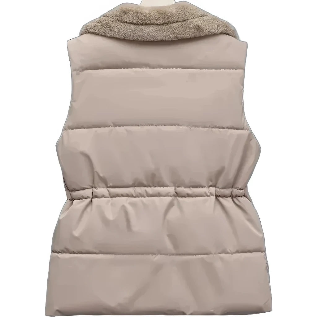 Dos de la doudoune femme sans manche très chaude taupe, matelassage horizontal et taille resserrée