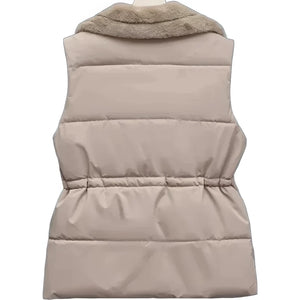 Dos de la doudoune femme sans manche très chaude taupe, matelassage horizontal et taille resserrée