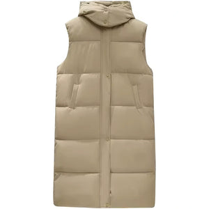 Doudoune longue sans manche avec capuche beige à plat, rangée de pressions et poches passepoilées