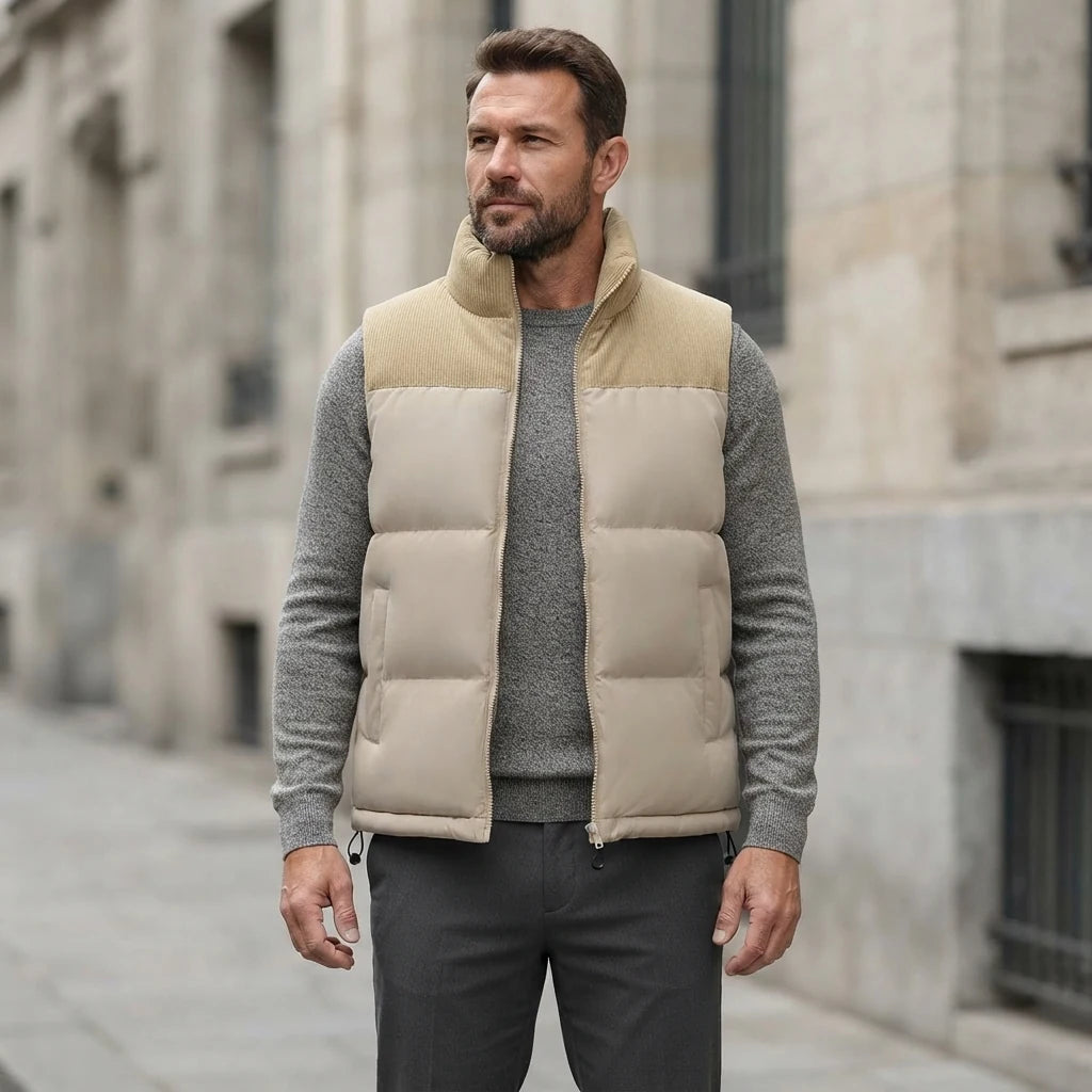 Doudoune sans manche beige homme portee, beige sable, sur maille grise