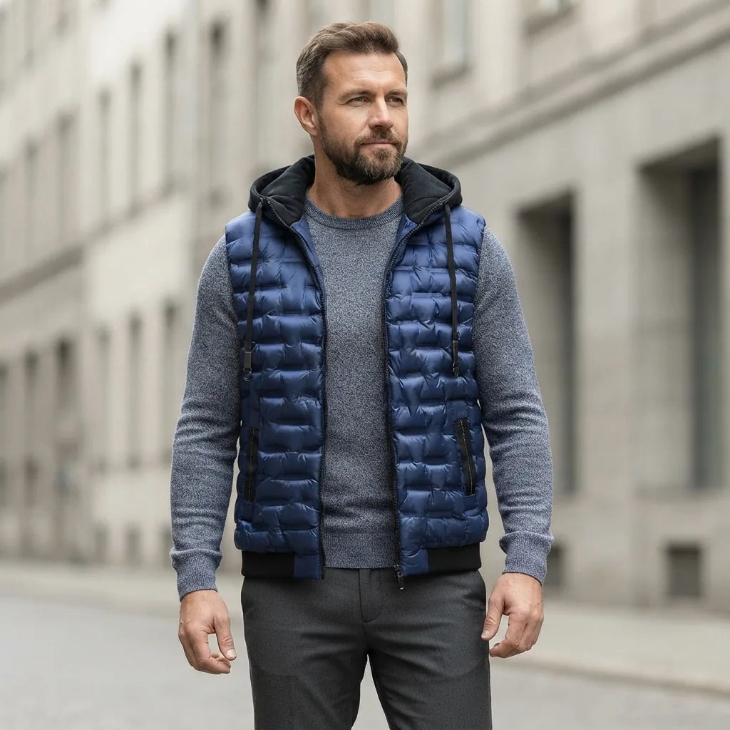 Doudoune sans manche bleu roi homme portee, bleu roi, capuche rabattue, sur maille grise