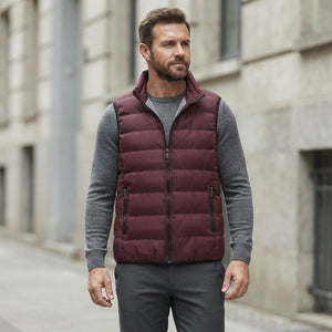 Doudoune sans manche bordeaux homme portee, bordeaux, sur maille grise