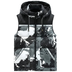 Doudoune sans Manche Camouflage Homme, coloris noir, vue de face avec capuche sur fond blanc