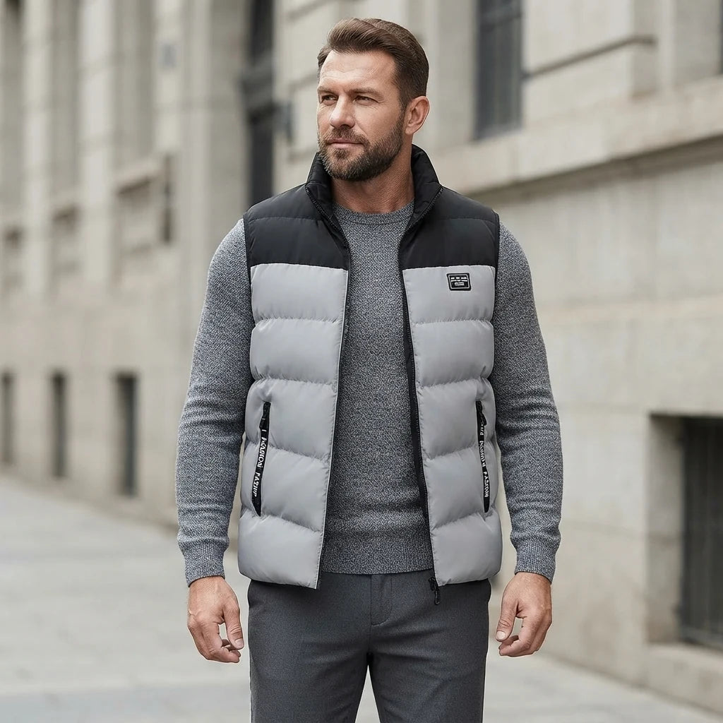 Doudoune sans manche gris homme portée par un mannequin en extérieur