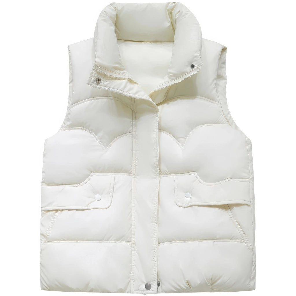 Doudoune sans manche habillée beige blanc cassé brillante, vue de face sur fond blanc