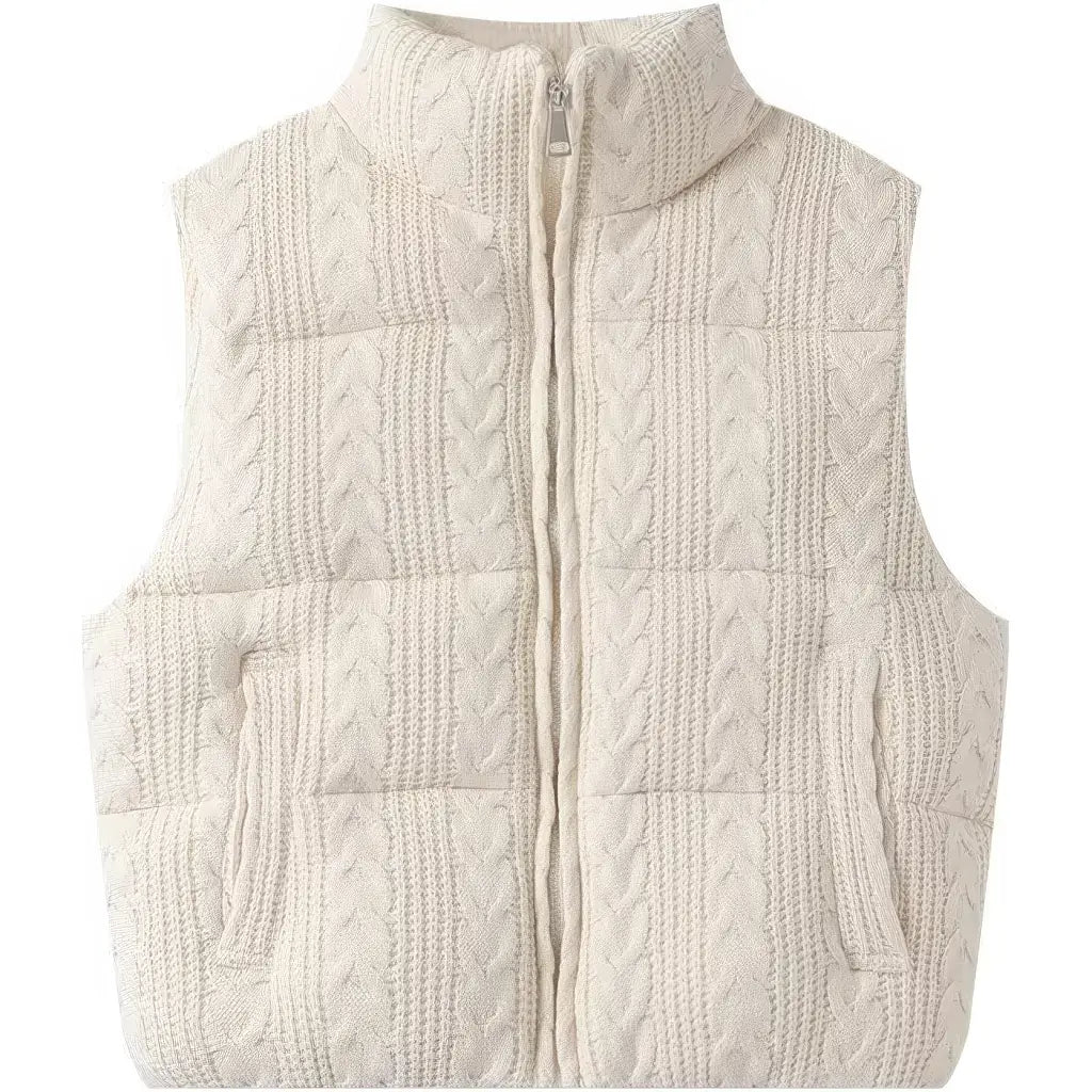 Doudoune sans manche hiver beige en maille torsadée, vue de face, fermeture zippée et poches fendues