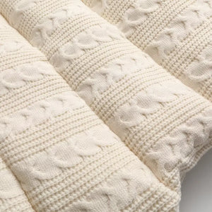 Doudoune sans manche hiver beige en gros plan, maille torsadée sur les boudins matelassés