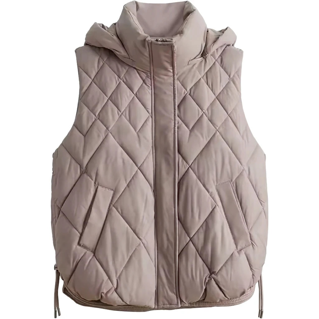 Gilet doudoune sans manche avec capuche beige taupe, matelassage en losanges, zip sous patte